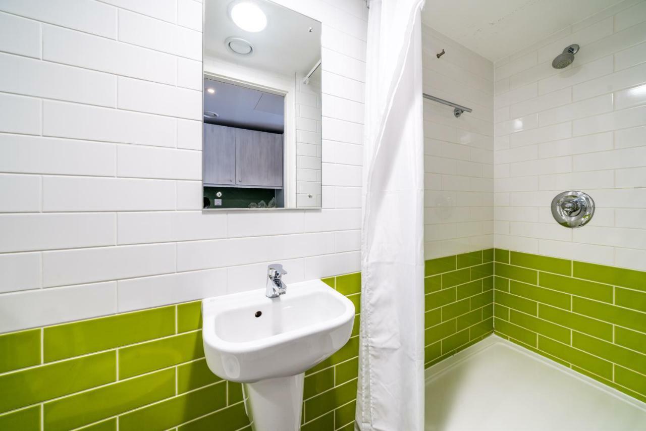 Hashtag Aldgate Campus Accommodation London Room photo