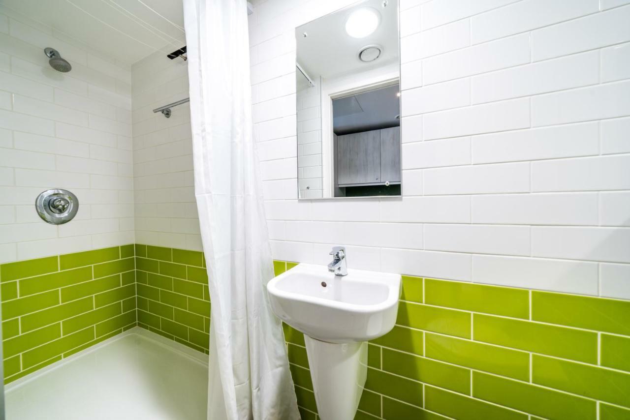 Hashtag Aldgate Campus Accommodation London Room photo